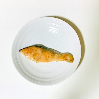 レモンバターソースの鮭のムニエル
